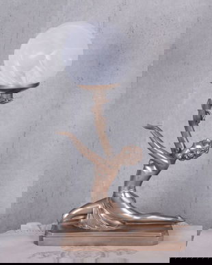 LAMPA ART DECO CU O FEMEIE CU UN BEC IN MANA