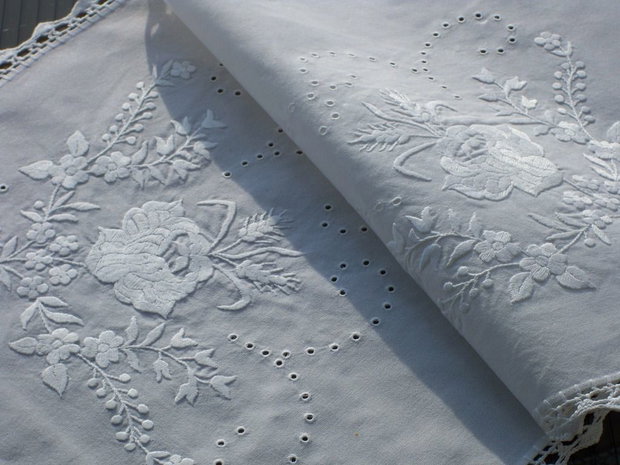 Broderie 1-243