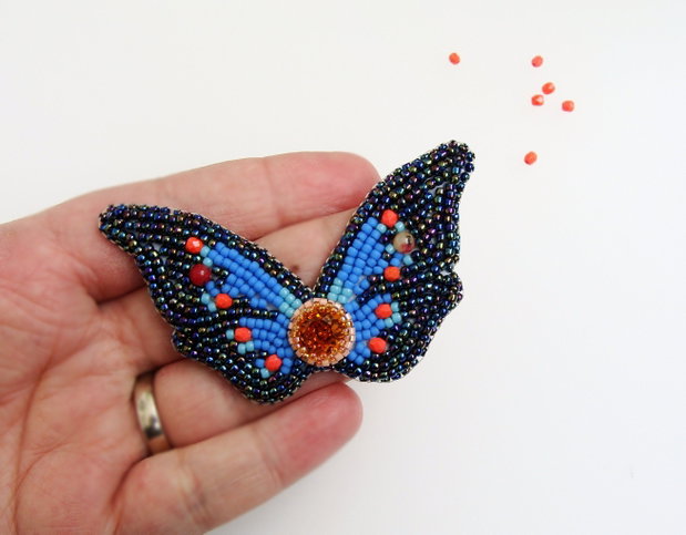 Brosa-martisor Fluture delicat
