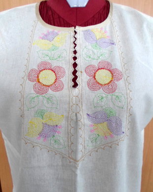 top cu broderie