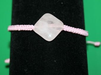 Bratara macrame cu curtz roz - talisman
