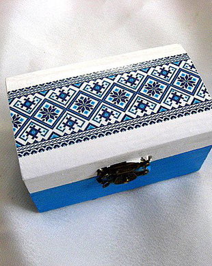 Cutie lemn cu motiv traditional  28220