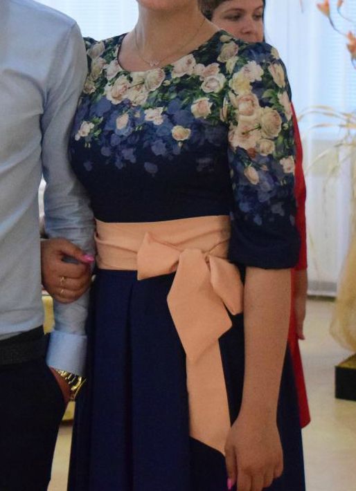 Vînd rochie de bală în stare foarte bună
