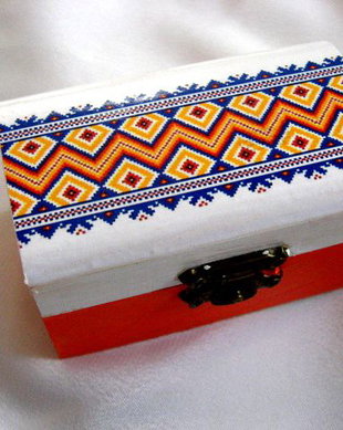 Cutie lemn cu motiv traditional  28222