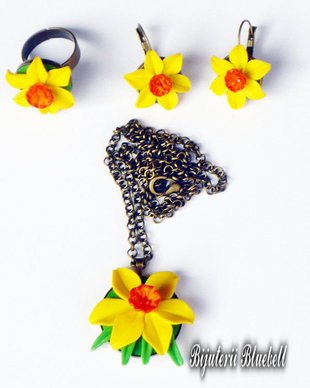 Set cu narcise galbene