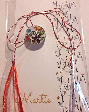 Brosa martisor cabochon sticla 14mm flori