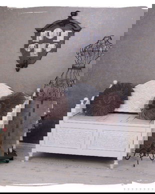 BANCA DIN LEMN DE MASIV ALB  CU FLORI SCULPTATE