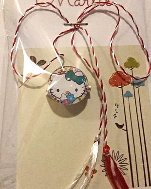 Brosa martisor cabochon sticla Hello Kitty