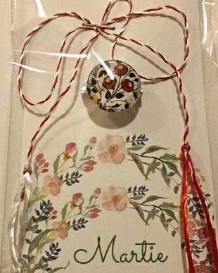 Brosa martisor cabochon sticla 14mm motive maghiare, model 2
