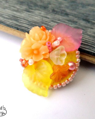 Brosa-martisor portocalie