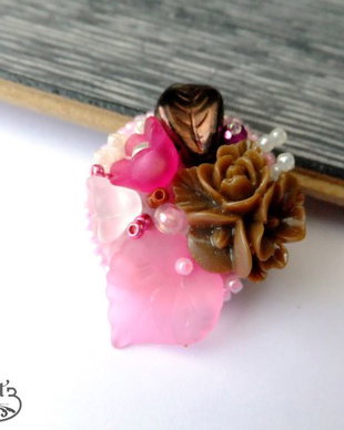 Brosa-martisor roz