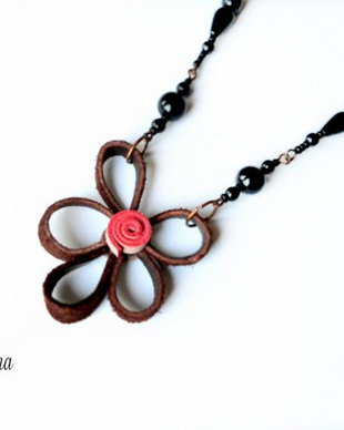 Colier cu floare din piele