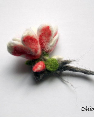 Brosa impaslita Magnolii