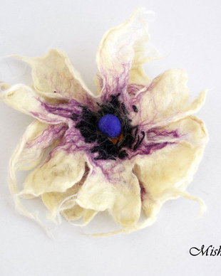 Brosa impaslita Floare