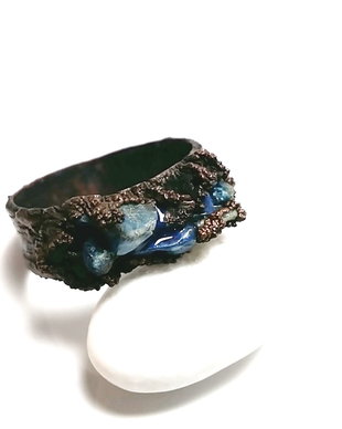 Inel din cupru si cipsuri lapis lazuli