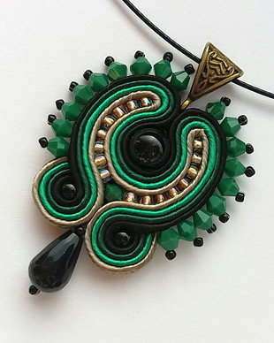 Pandantiv soutache verde cu onix