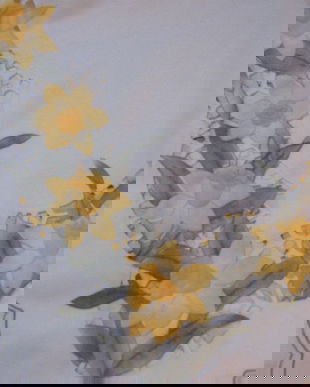 Fata de masa cu narcise