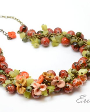 Colier cu floricele colorate