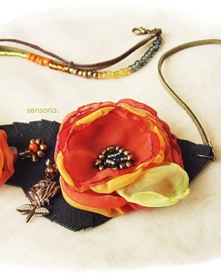 colier floral portocaliu