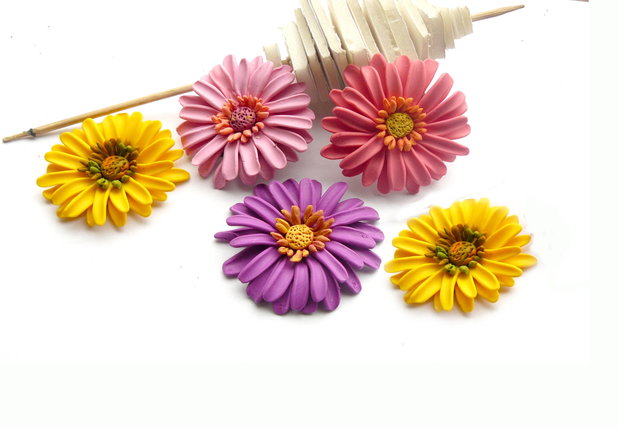 Brosa cu gerbera