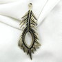 9463 - (2buc) Pandantiv, aliaj metalic zinc, aspect bronz, pana de paun