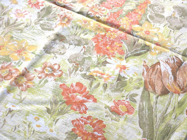 Material textil inflorat