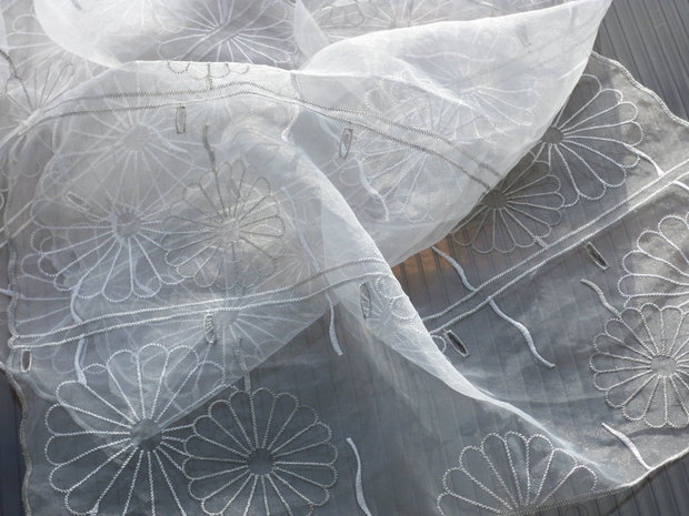 Organza brodata