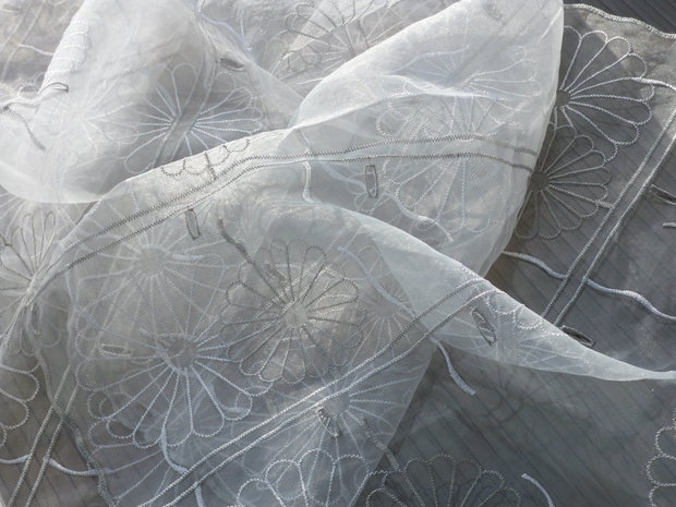 Organza brodata