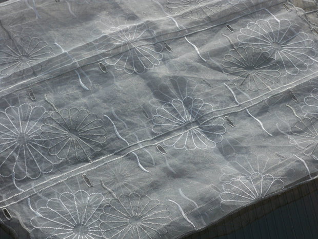 Organza brodata