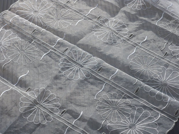 Organza brodata