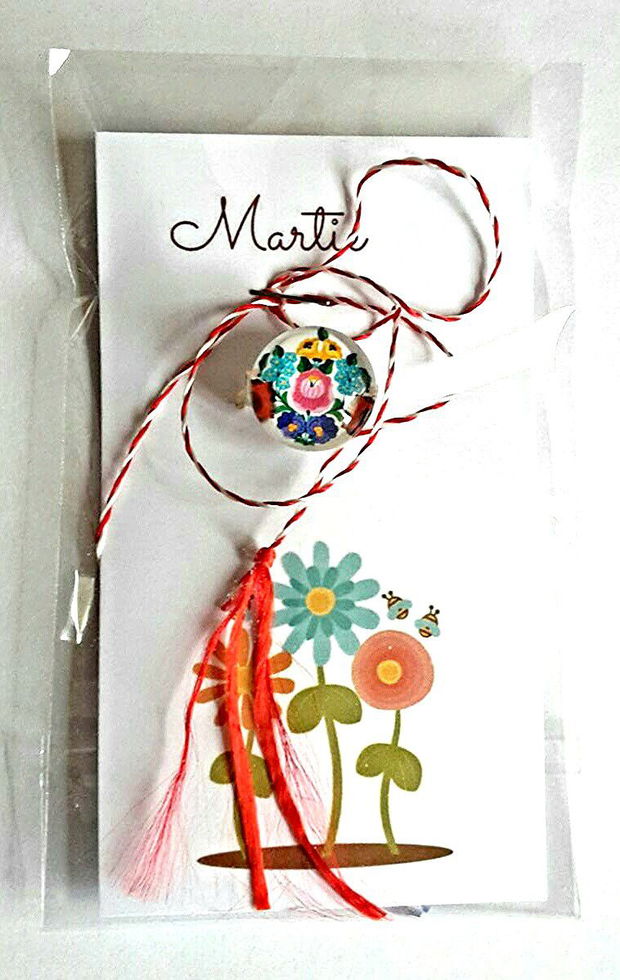 Brosa martisor cabochon sticla motive maghiare, model 5