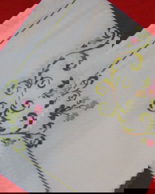 Fata de masa brodata