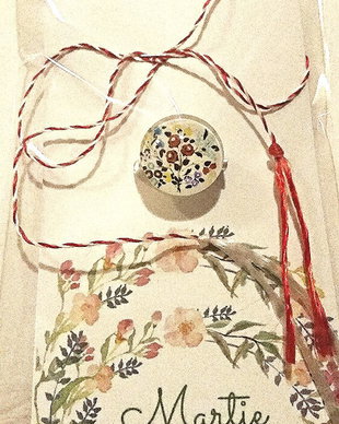 Brosa martisor cabochon sticla 14mm motive maghiare, model 3