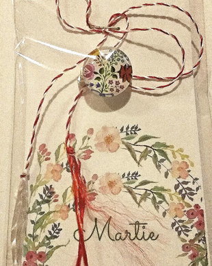 Brosa martisor cabochon sticla 14mm motive maghiare, model 4
