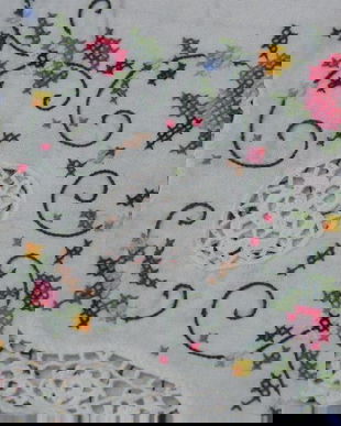 Fata de masa brodata