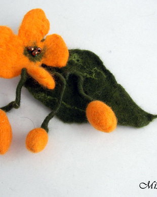 Brosa impaslita Floare galbena