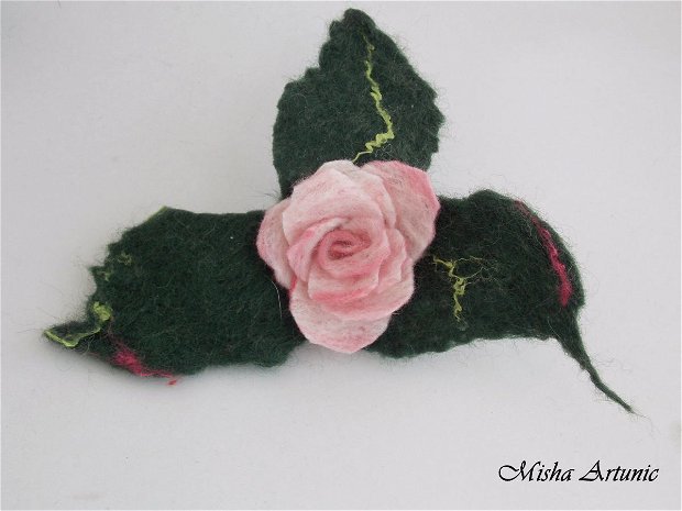 Brosa impaslita - Trandafir roz