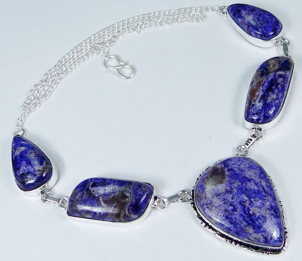 Colier charoite