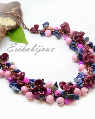 Colier cu floricele violet