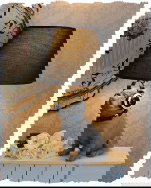 LAMPA DE MASA CU UN BULDOG CU CASTI