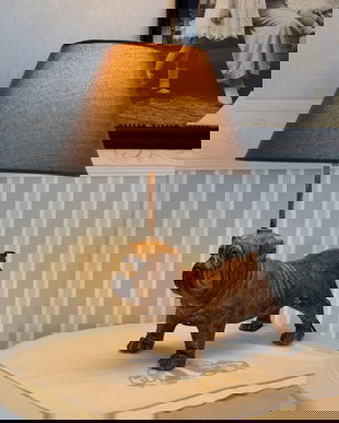 LAMPA DE MASA CU UN BULDOG CW044