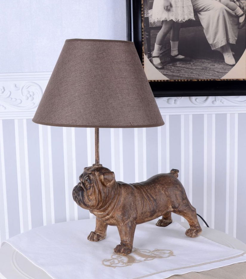 LAMPA DE MASA CU UN BULDOG CW044