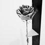 Trandafir din metal cu suport