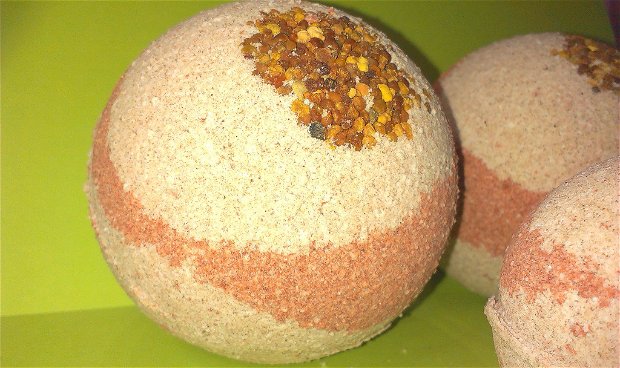 ,,APIS'' - bombe de baie superefervescente si spumante (cu miere, granule de polen, argila marocana) - marime medie