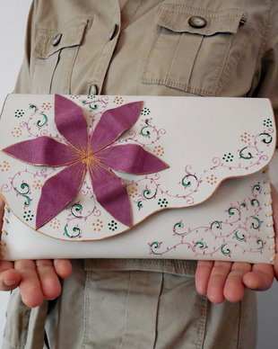 poseta plic handmade unicat din piele - Lilac flower