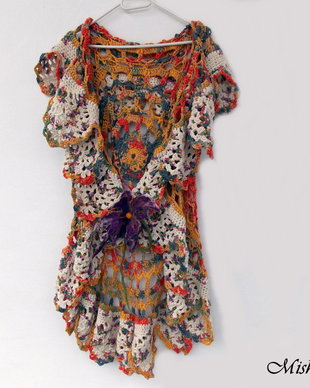 Cardigan crosetat accesorizat cu floare impaslita