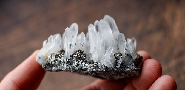 Specimen - Cluster Quartz & calcopirit - de la Herja