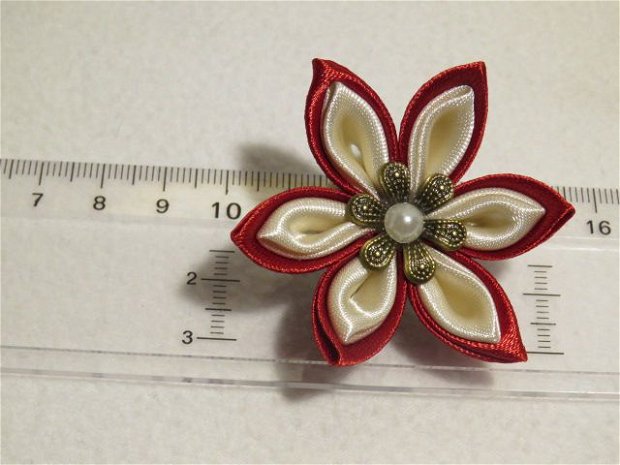 Brosa floare satin, tehnica kanzashi / colier  / diadema