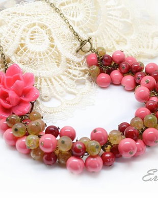 Colier floare corai