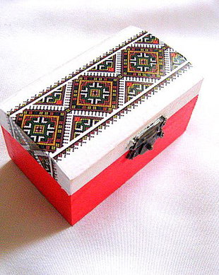 Cutie lemn cu motiv traditional  28552